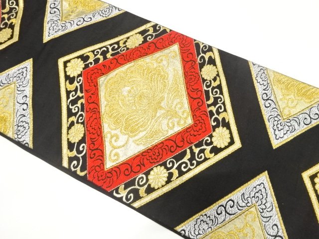 JAPANESE KIMONO / ANTIQUE DIAMOND-SHAPED PEONY / FLORAL ARABESQUE RAIS